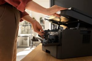 jak działają monitory interaktywne